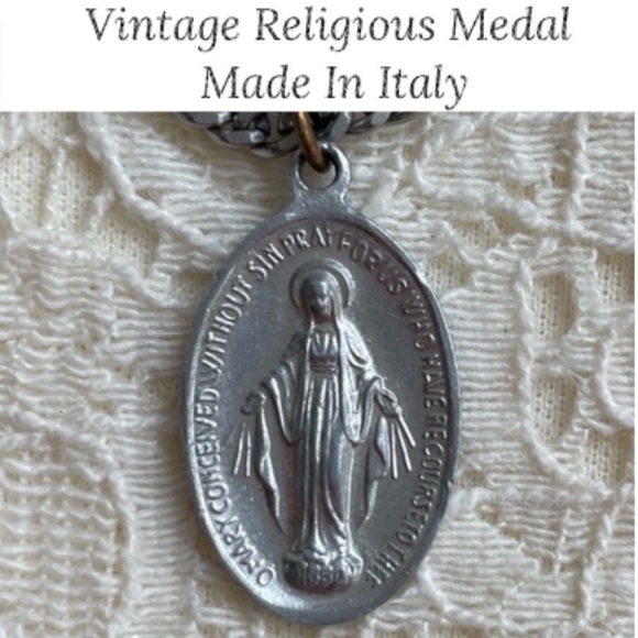 Vintage Sacred Medal Of Mary Pendant Silver Chain Religious Medallion From Italy - Picture 8 of 8